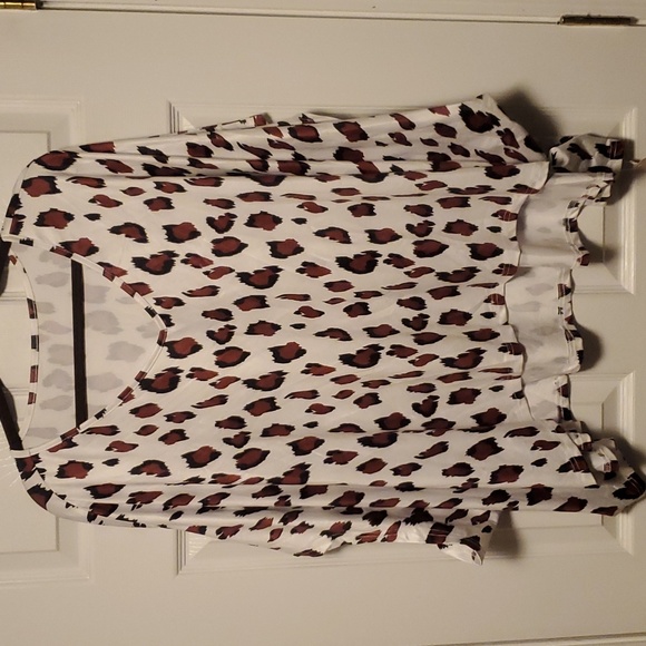 Emery Rose Batwing Top - Picture 3 of 9